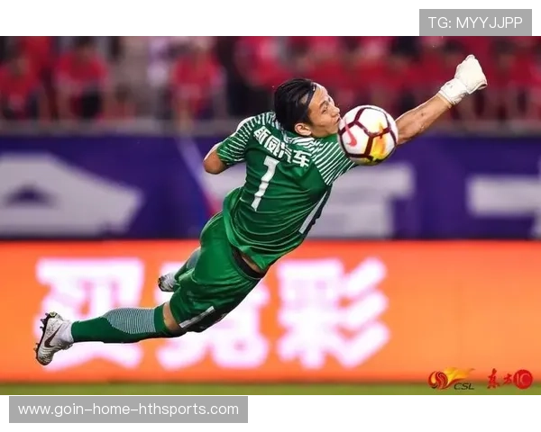 足球门将连续八次扑救堪称奇迹