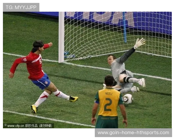 禁区内混战补射形成赛季最佳镜头被反复回放